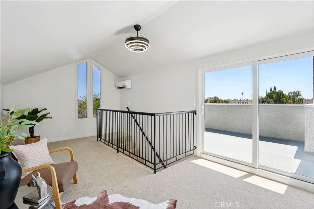 Image 11 of property listing at 11721 Norgrove Lane, Rossmoor, CA 90720