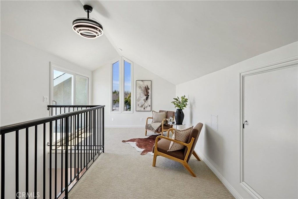 Image 12 of property listing at 11721 Norgrove Lane, Rossmoor, CA 90720