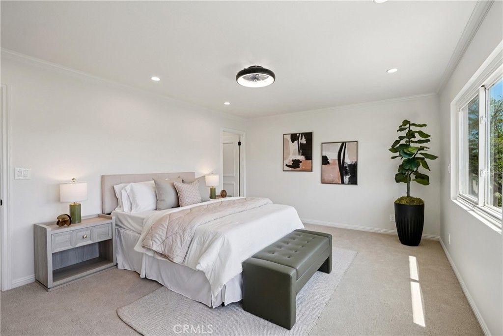 Image 13 of property listing at 11721 Norgrove Lane, Rossmoor, CA 90720