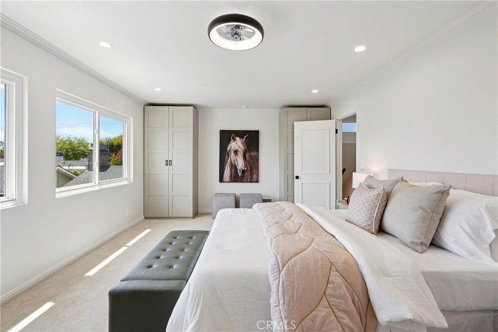 Image 15 of property listing at 11721 Norgrove Lane, Rossmoor, CA 90720