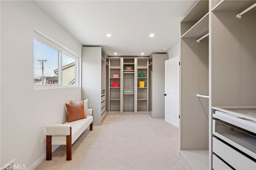 Image 16 of property listing at 11721 Norgrove Lane, Rossmoor, CA 90720