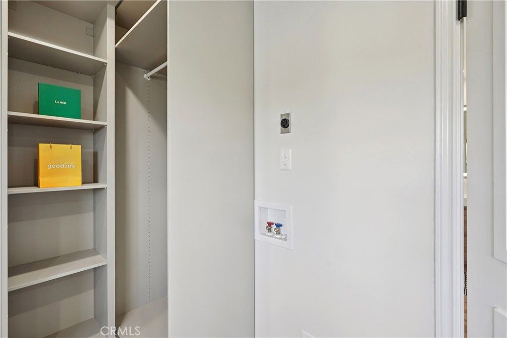 Image 17 of property listing at 11721 Norgrove Lane, Rossmoor, CA 90720