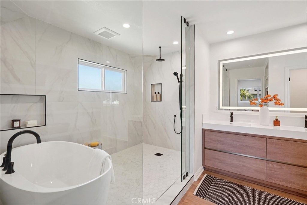 Image 19 of property listing at 11721 Norgrove Lane, Rossmoor, CA 90720