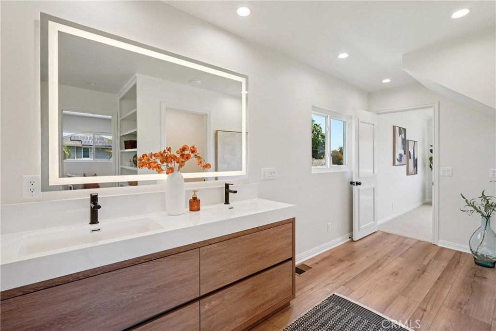 Image 20 of property listing at 11721 Norgrove Lane, Rossmoor, CA 90720