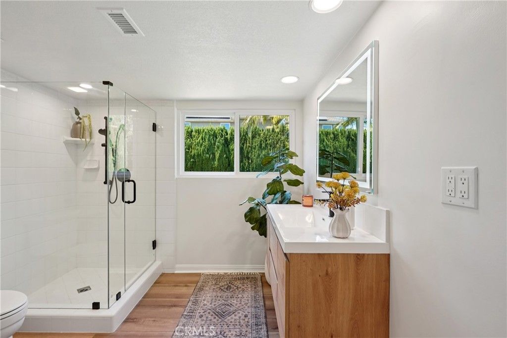 Image 23 of property listing at 11721 Norgrove Lane, Rossmoor, CA 90720