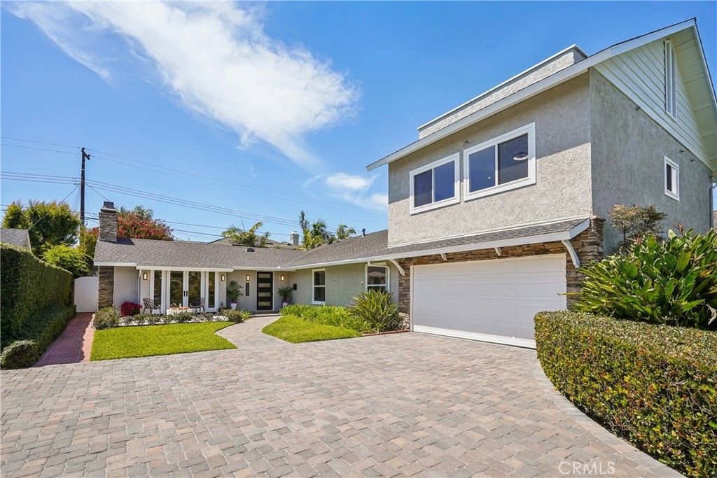 Image 3 of property listing at 11721 Norgrove Lane, Rossmoor, CA 90720