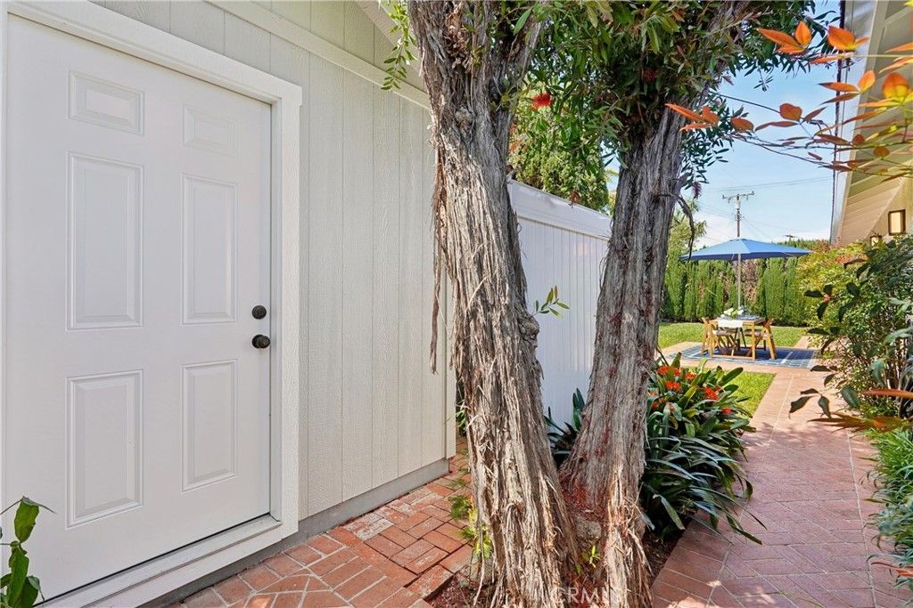 Image 37 of property listing at 11721 Norgrove Lane, Rossmoor, CA 90720