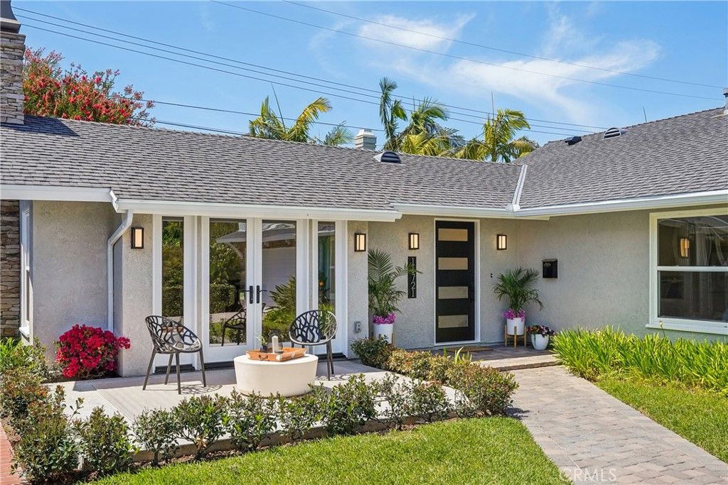 Image 4 of property listing at 11721 Norgrove Lane, Rossmoor, CA 90720