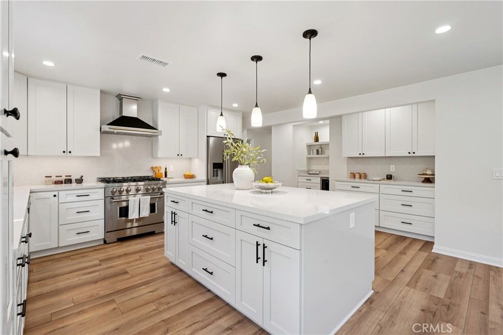 Image 6 of property listing at 11721 Norgrove Lane, Rossmoor, CA 90720