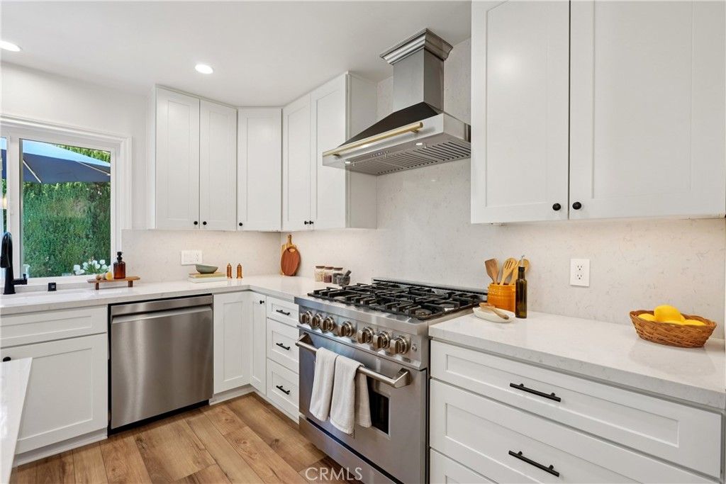 Image 7 of property listing at 11721 Norgrove Lane, Rossmoor, CA 90720