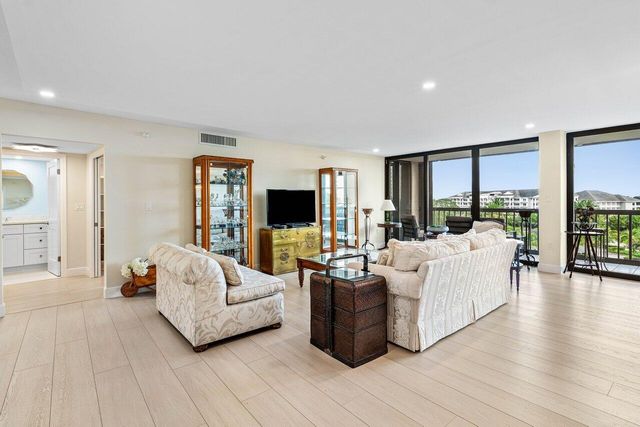 2450 Presidential Way 607, West Palm Beach, FL 33401