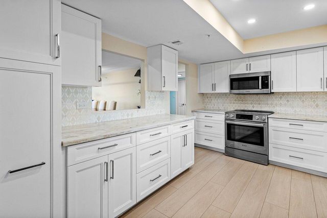 2450 Presidential Way 607, West Palm Beach, FL 33401