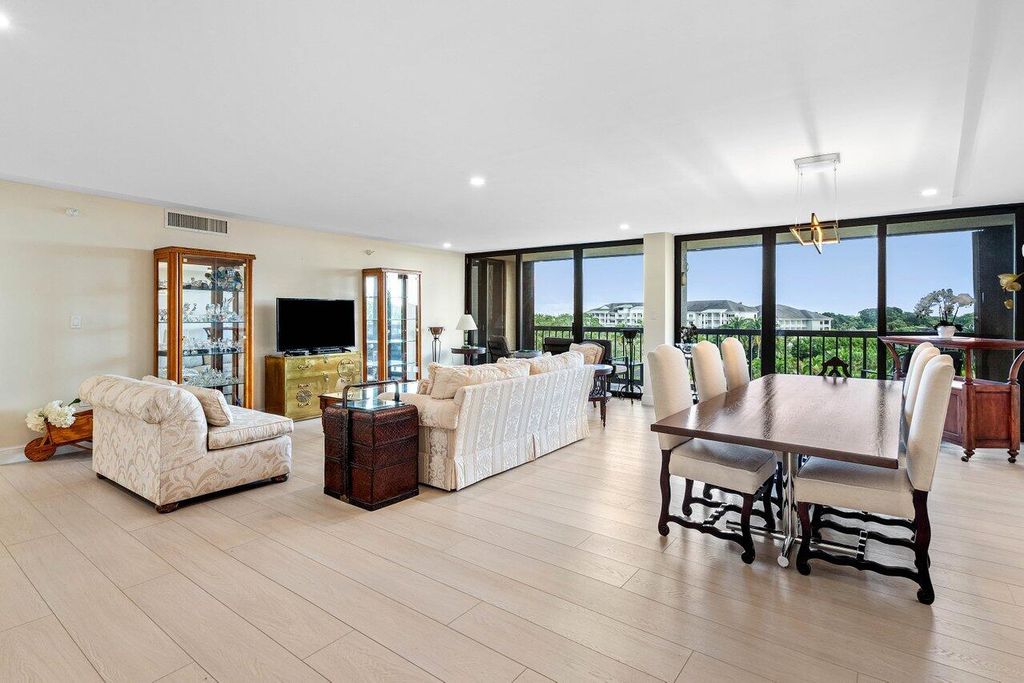 2450 Presidential Way 607, West Palm Beach, FL 33401