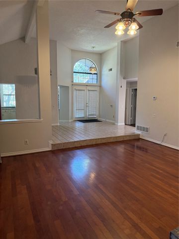 304 Cimarron Trail, Irving, TX 75063