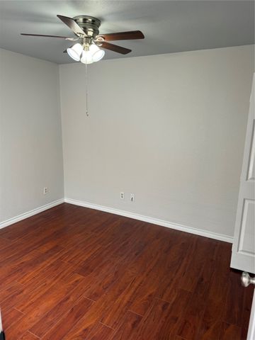 304 Cimarron Trail, Irving, TX 75063
