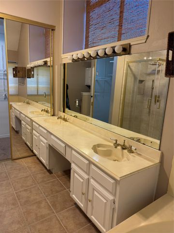 304 Cimarron Trail, Irving, TX 75063