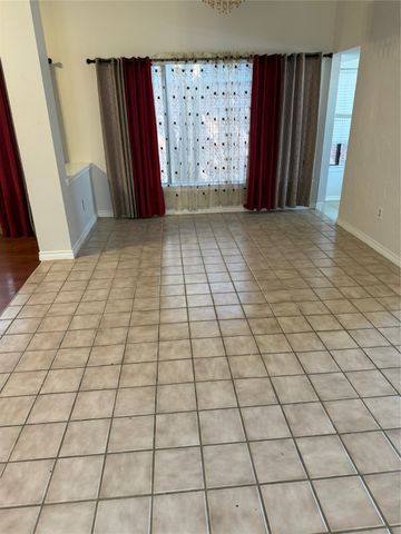 304 Cimarron Trail, Irving, TX 75063