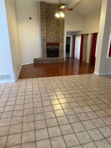 304 Cimarron Trail, Irving, TX 75063