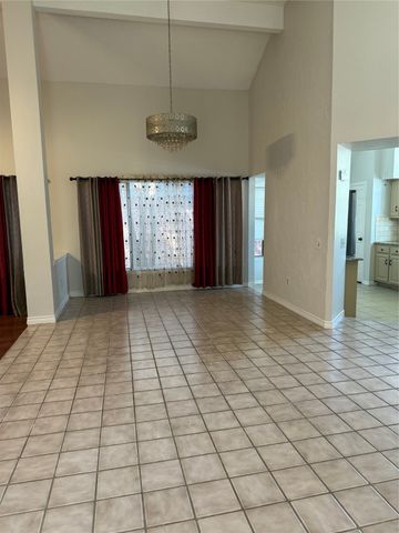 304 Cimarron Trail, Irving, TX 75063