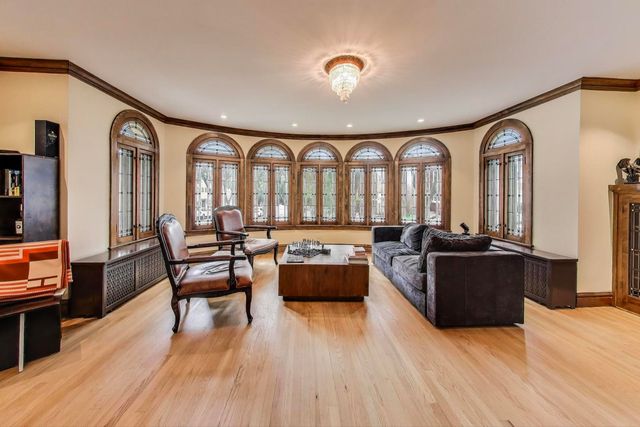 2700 W CARMEN Avenue, Chicago, IL 60625