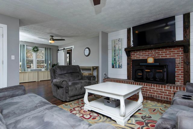 5705 E Brookmeadow Drive, Fair Grove, MO 65648