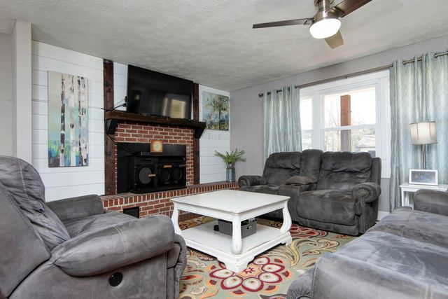 5705 E Brookmeadow Drive, Fair Grove, MO 65648