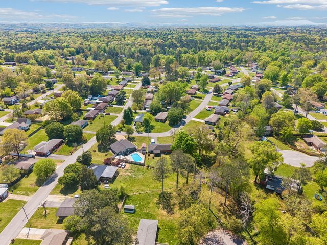 4 Delores Drive, Fort Oglethorpe, GA 30742