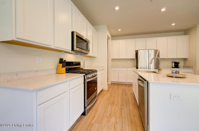 19126 Catalpa Fields Pl, Louisville, KY 40023