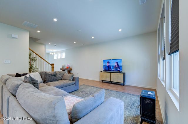 19126 Catalpa Fields Pl, Louisville, KY 40023