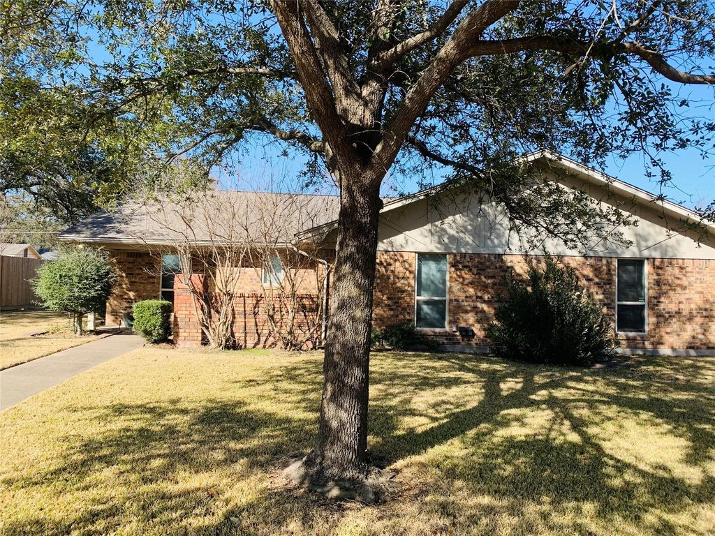 107 Sunview Street, Sunnyvale, TX 75182