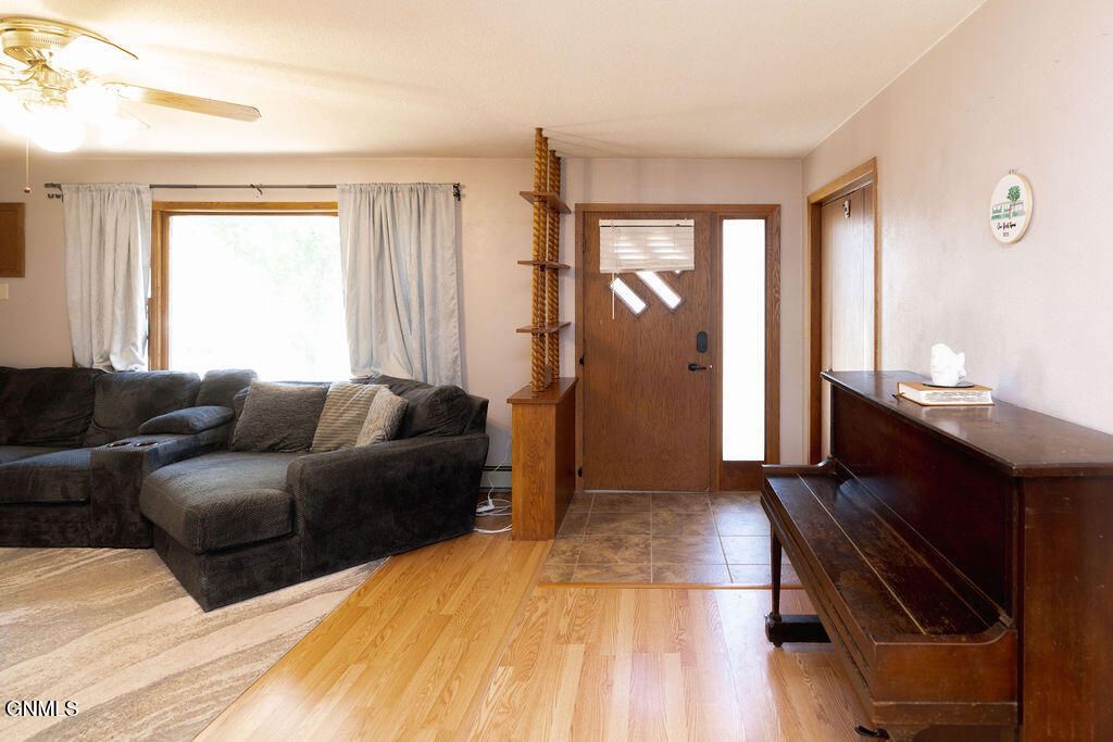 1002 10th Street NE, Jamestown, ND 58401 photo 2