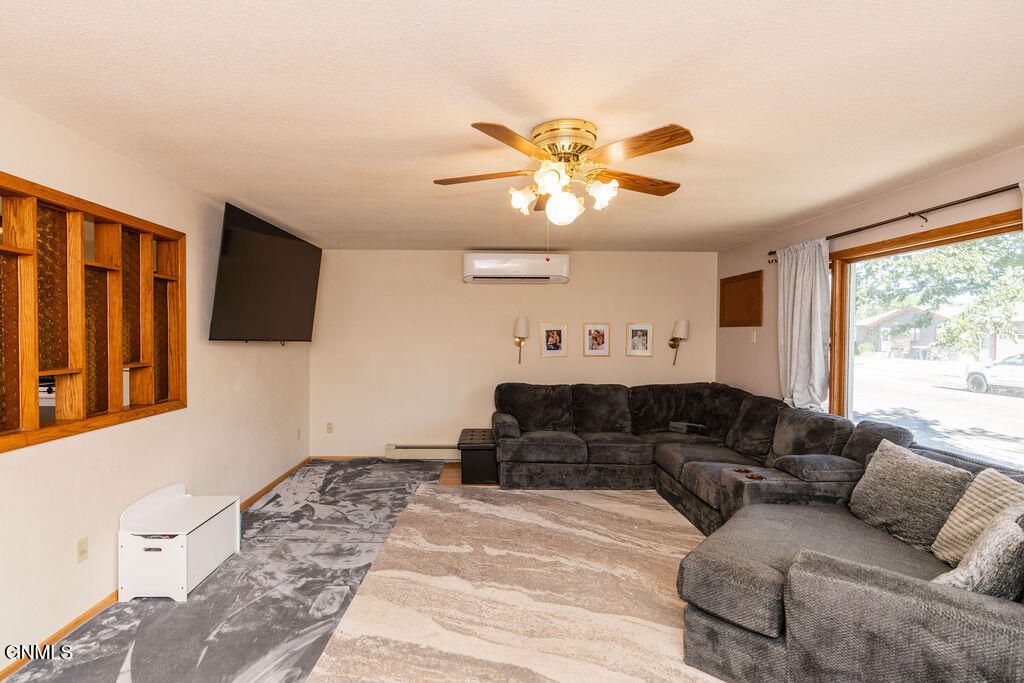 1002 10th Street NE, Jamestown, ND 58401 photo 3