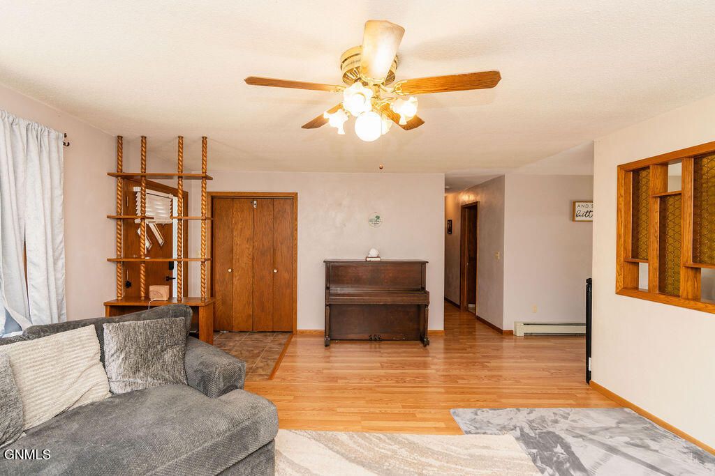 1002 10th Street NE, Jamestown, ND 58401 photo 4
