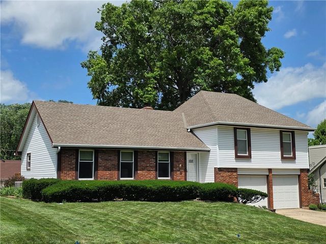 8746 Park Street, Lenexa, KS 66215