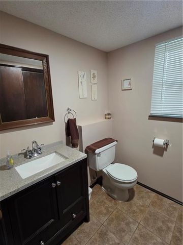 8746 Park Street, Lenexa, KS 66215