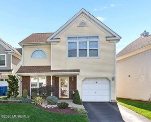 18 Carlisle Court, Old Bridge, NJ 08857