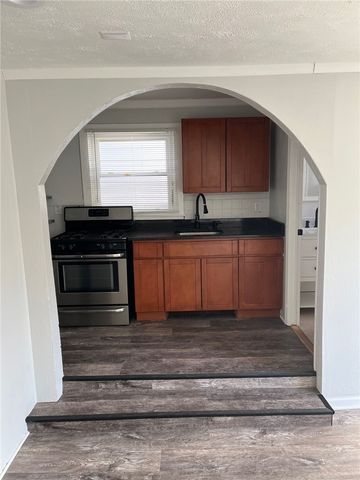 737 McLain St, Allentown, PA 15210