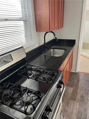 737 McLain St, Allentown, PA 15210