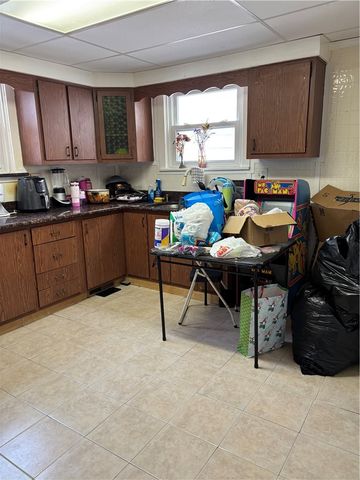 737 McLain St, Allentown, PA 15210