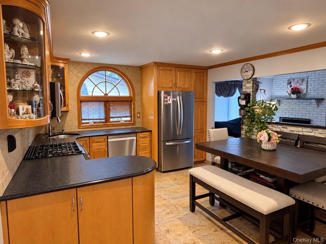41 Homeland Drive, Huntington, NY 11743