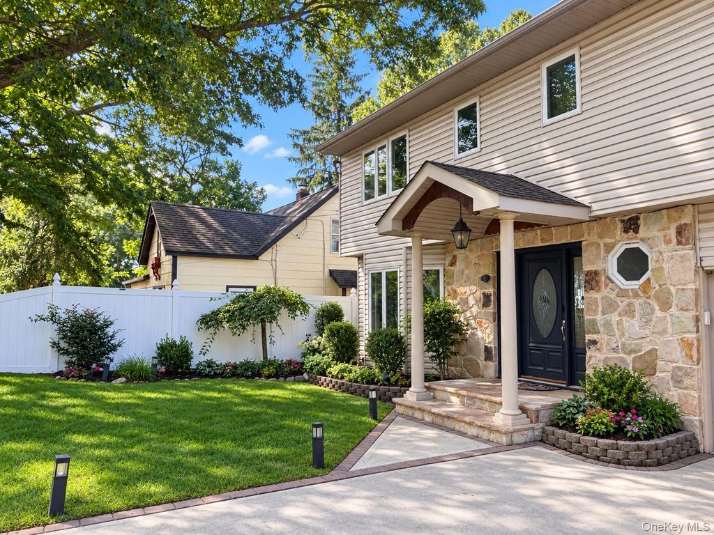 41 Homeland Drive, Huntington, NY 11743 — photo 2