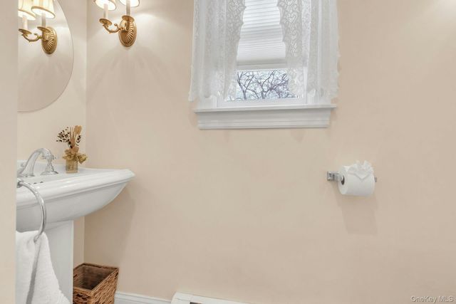 4 Wells Lane, Hampton Bays, NY 11946