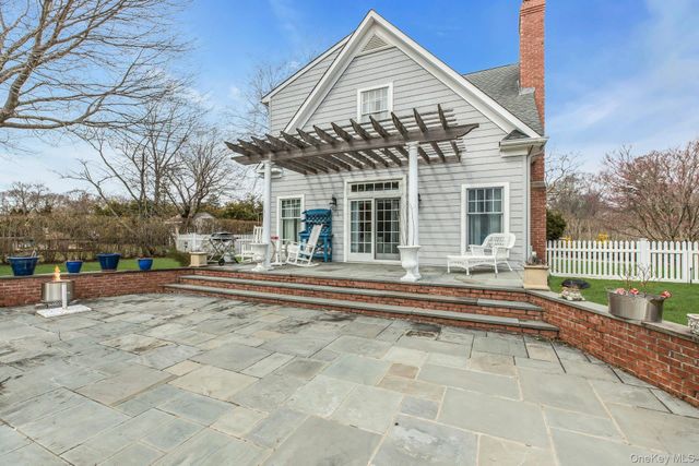 4 Wells Lane, Hampton Bays, NY 11946