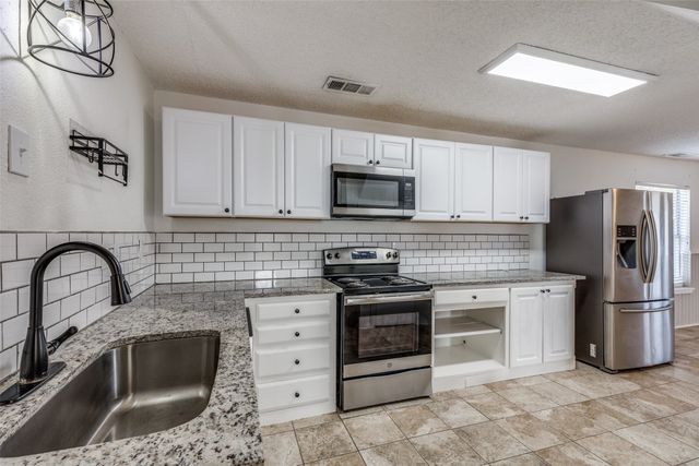 1921 Pelican Drive N, Pelican Bay, TX 76020