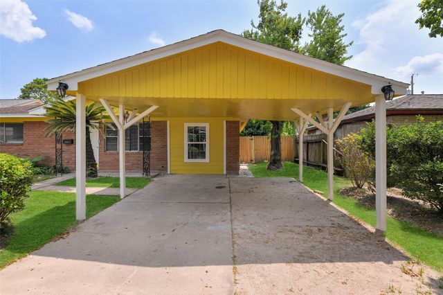 7405 Carver Avenue, Texas City, TX 77591