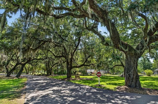 146 Robert Conway Ct., Georgetown, SC 29440