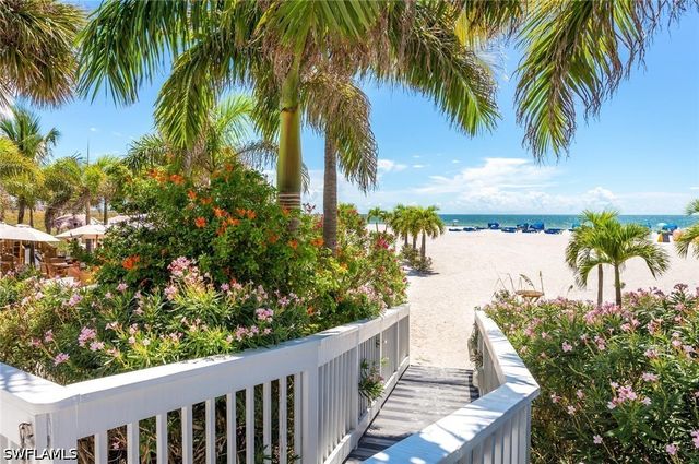 600 Luisa CT 4, Naples, FL 34104