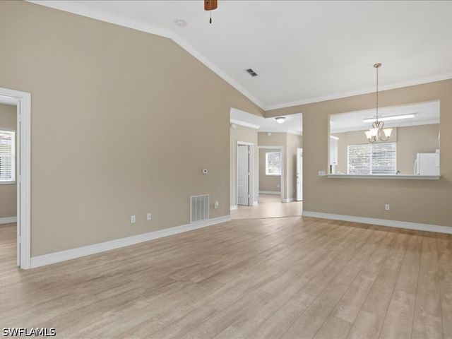 600 Luisa CT 4, Naples, FL 34104