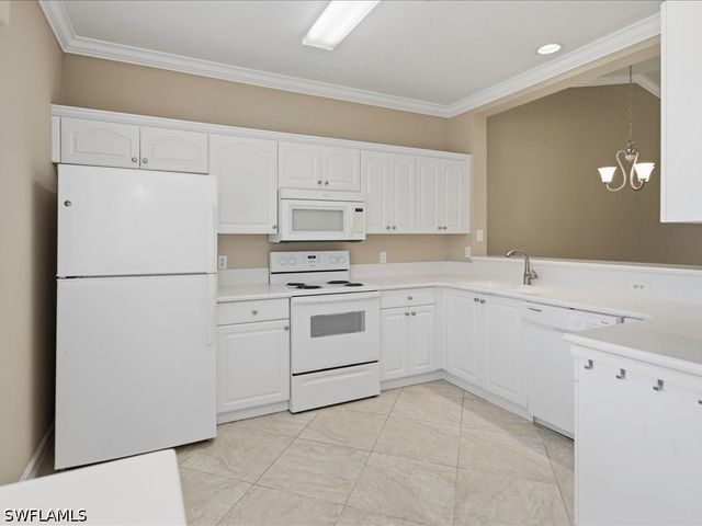 600 Luisa CT 4, Naples, FL 34104