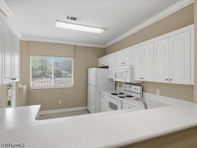 600 Luisa CT 4, Naples, FL 34104